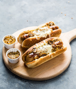 Hot-dogs aux oignons caramélisés, champignons et fromage