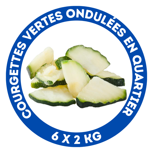 Courgettes vertes ondulées en quartier